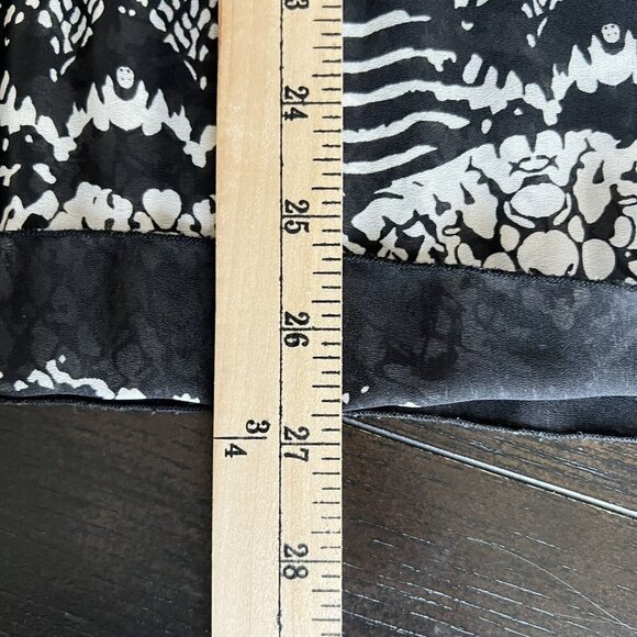 Nicola Blouse Top Women’s Size 1X V Neck 3/4 Sleeve Black Snake Print Thin - Picture 13 of 14